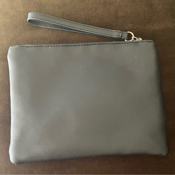 ASOS Design Quilted Zip Top Clutch Bag - Picture 5 of 11